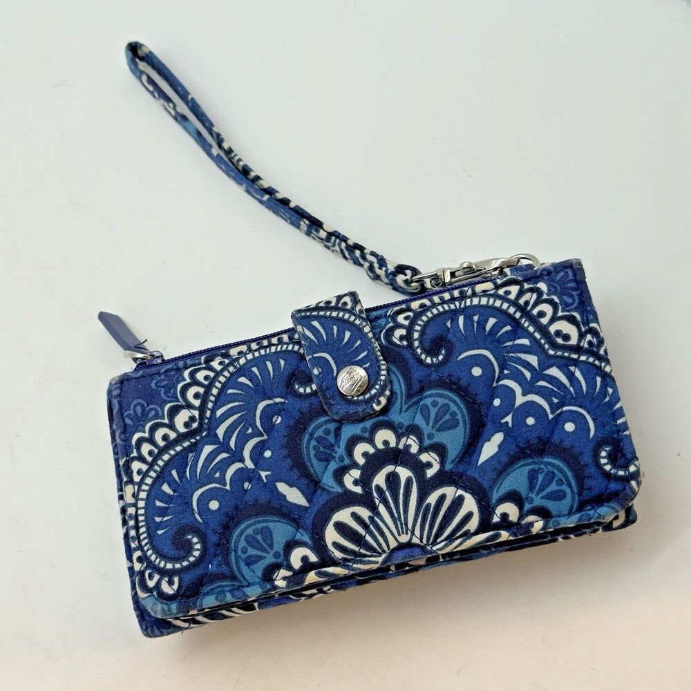 Vera Bradley Blue Tapestry Trifold Wallet Paisley Quilted Detach Wristlet VBD18